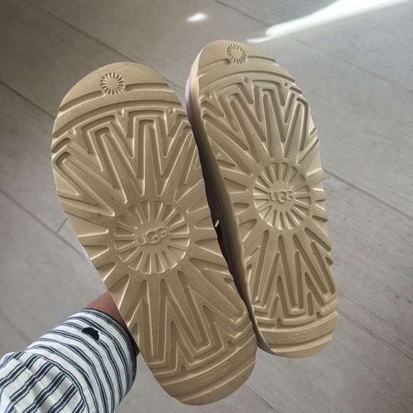 Ugg platform slippers - size 9 - Picture 2 of 5